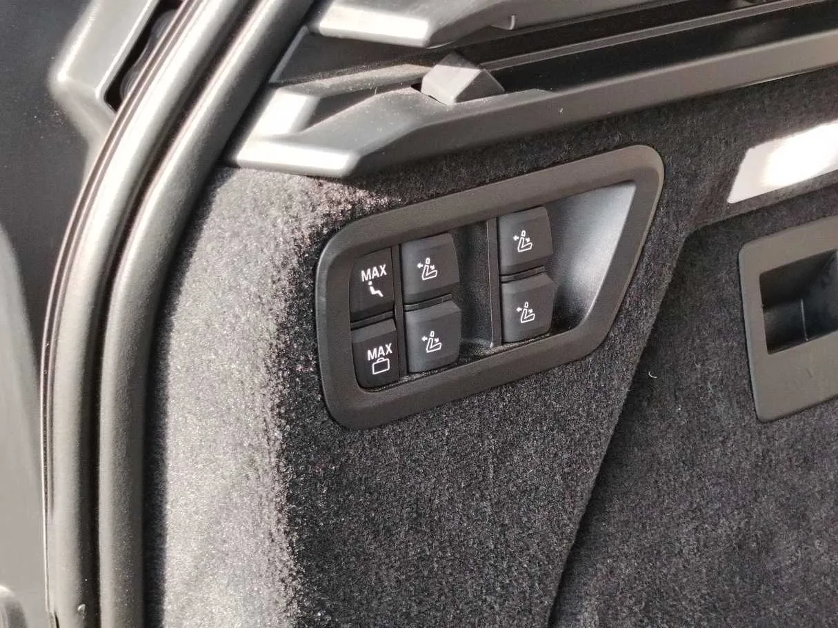 Car image 37