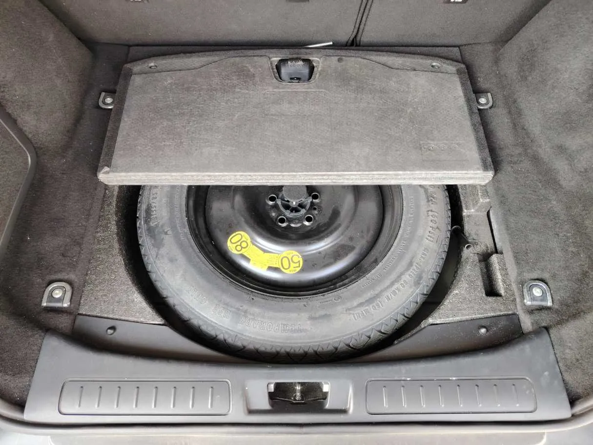 Car image 36