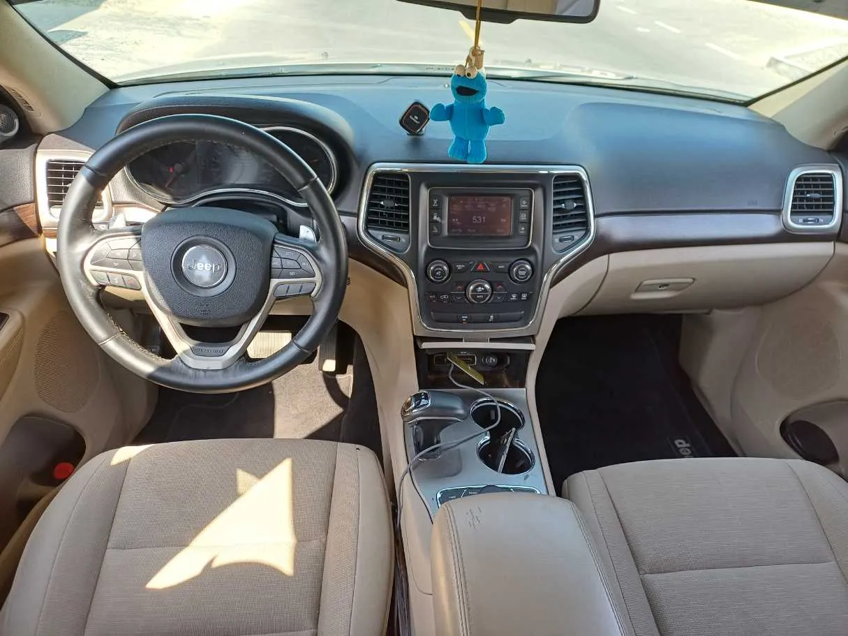 Car image 15