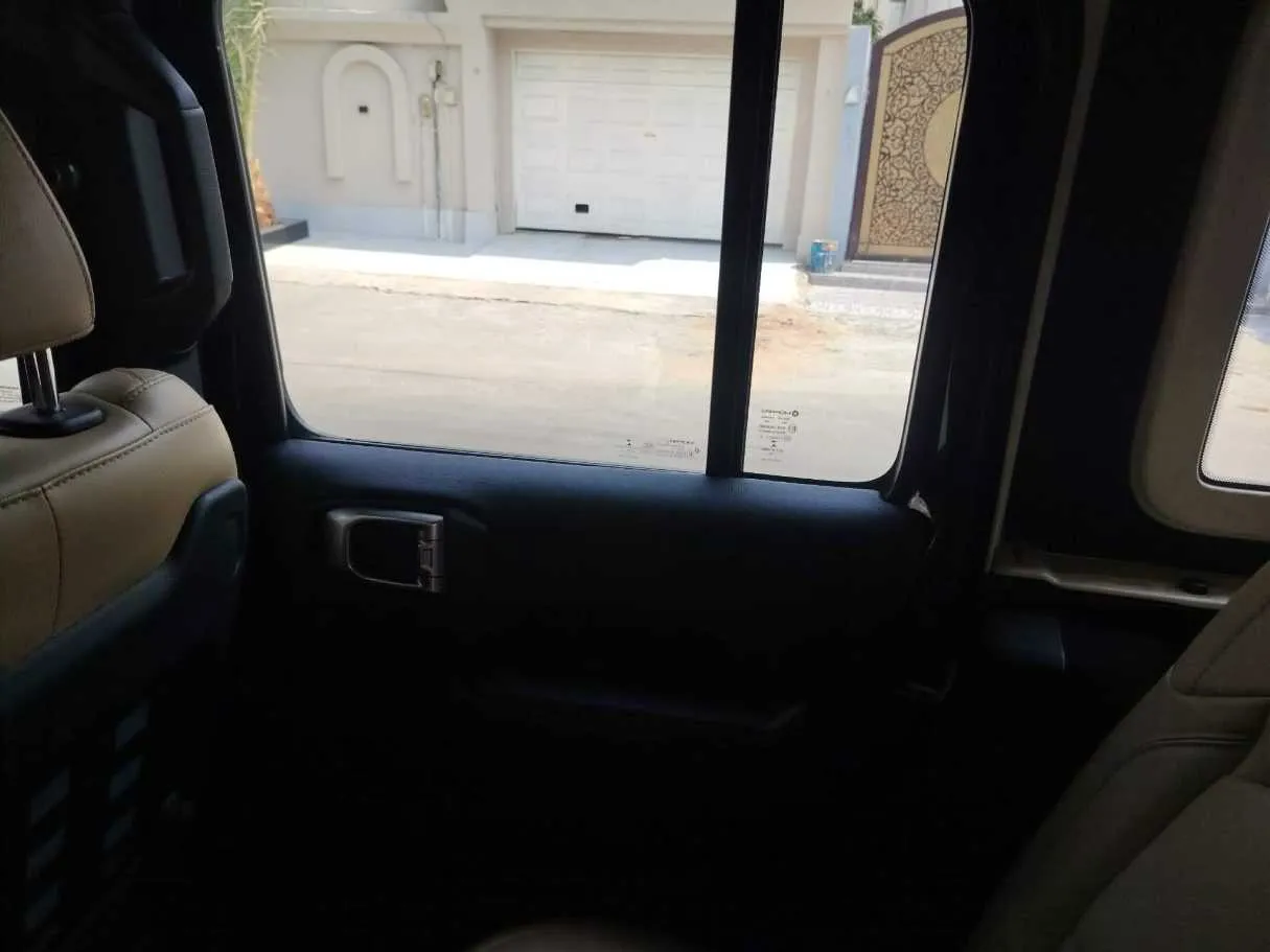 Car image 40