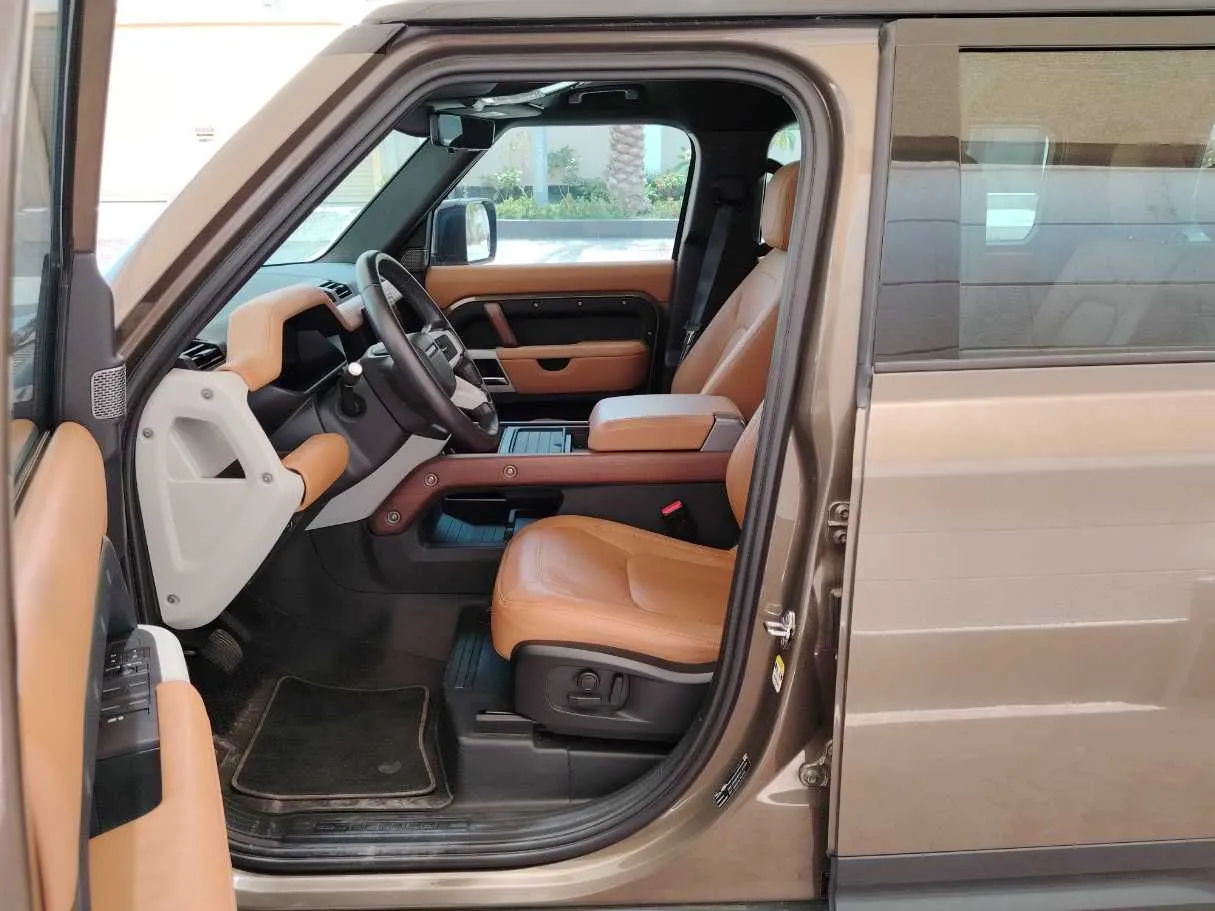 Car image 11