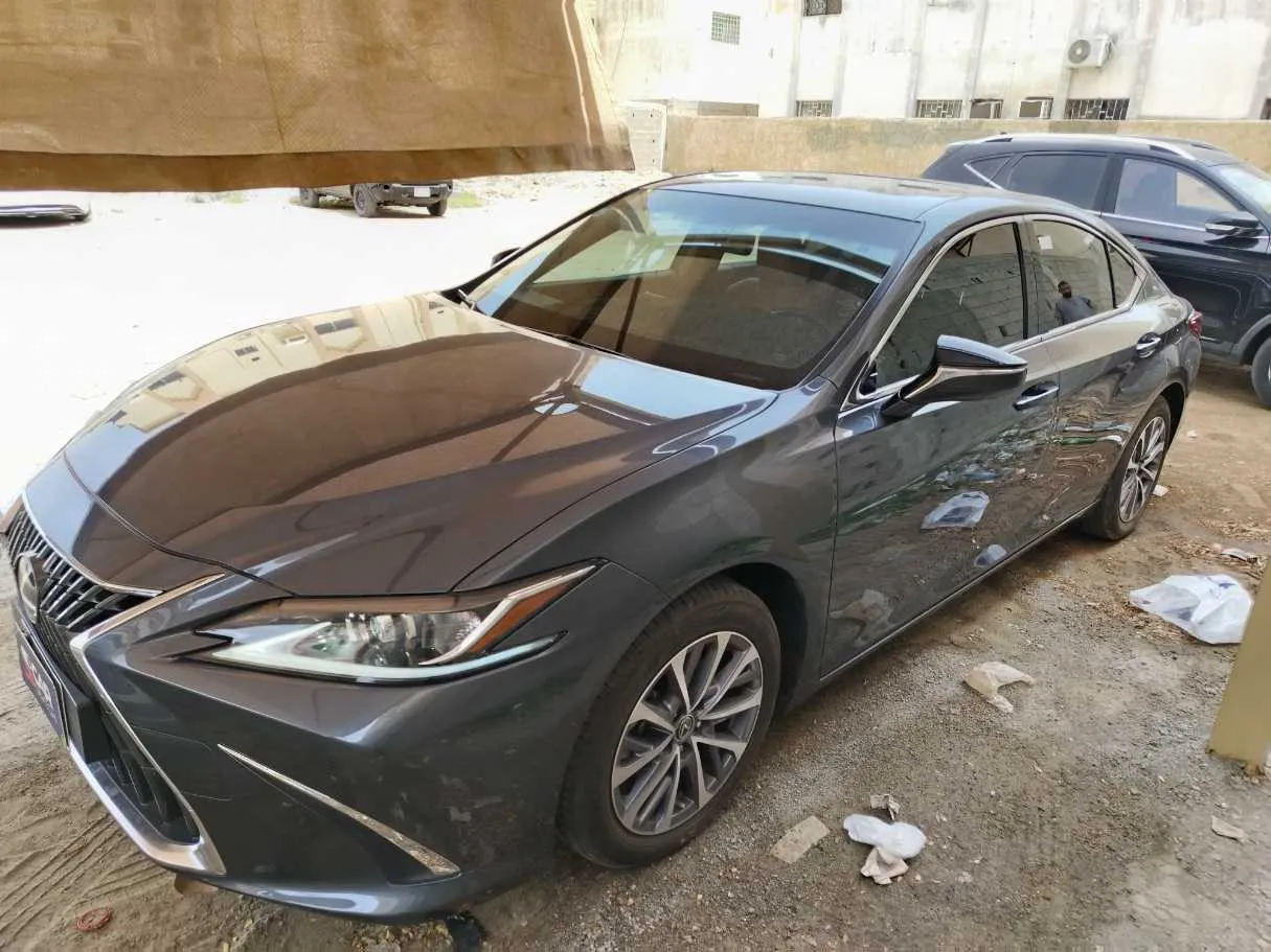 Car image 2
