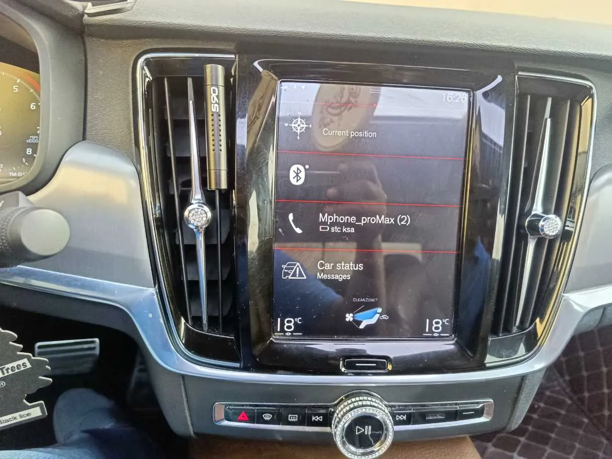 Car image 26