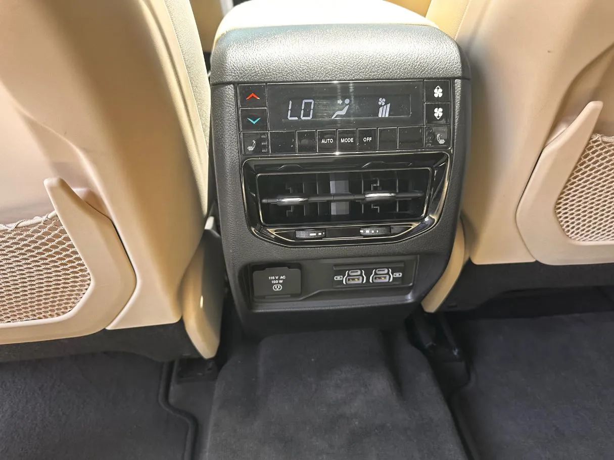 Car image 29
