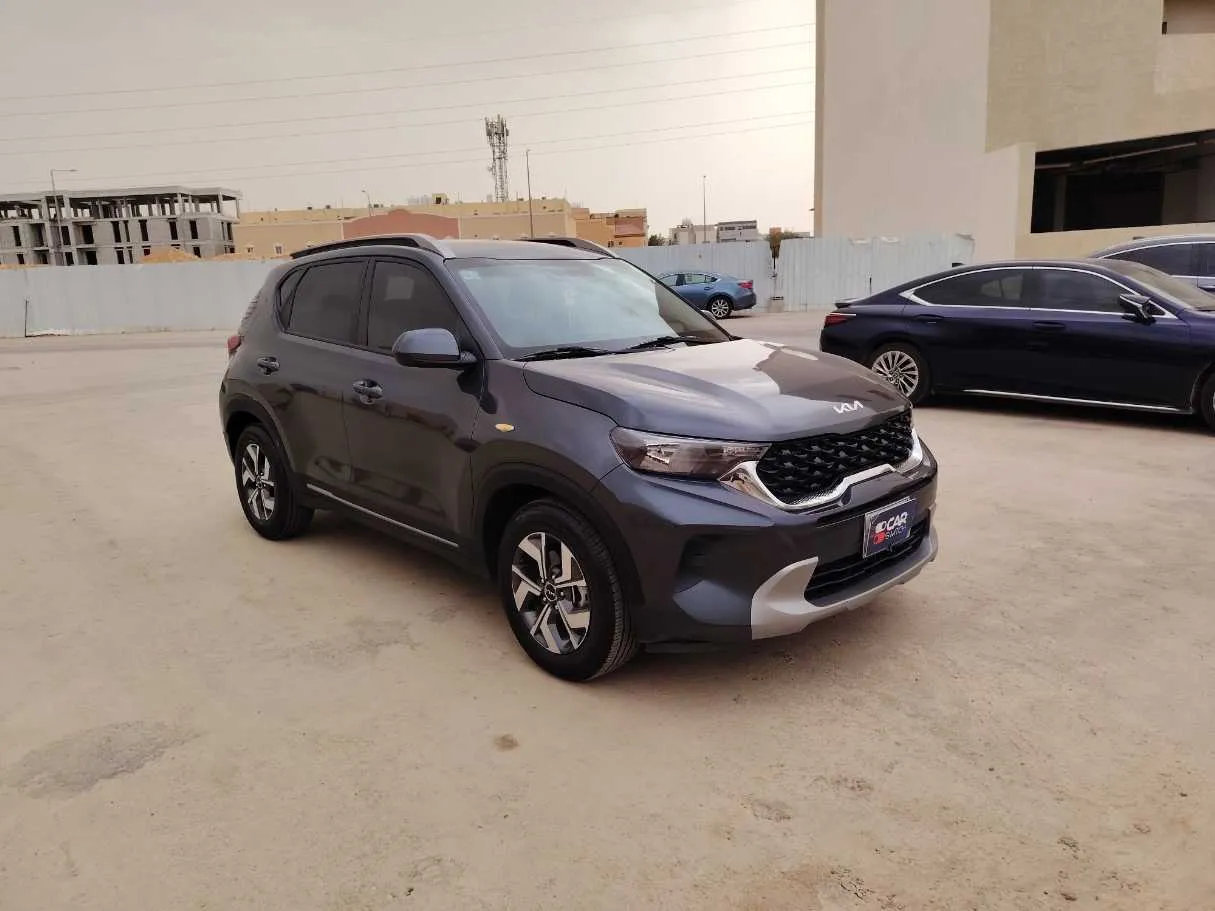 Car image 3