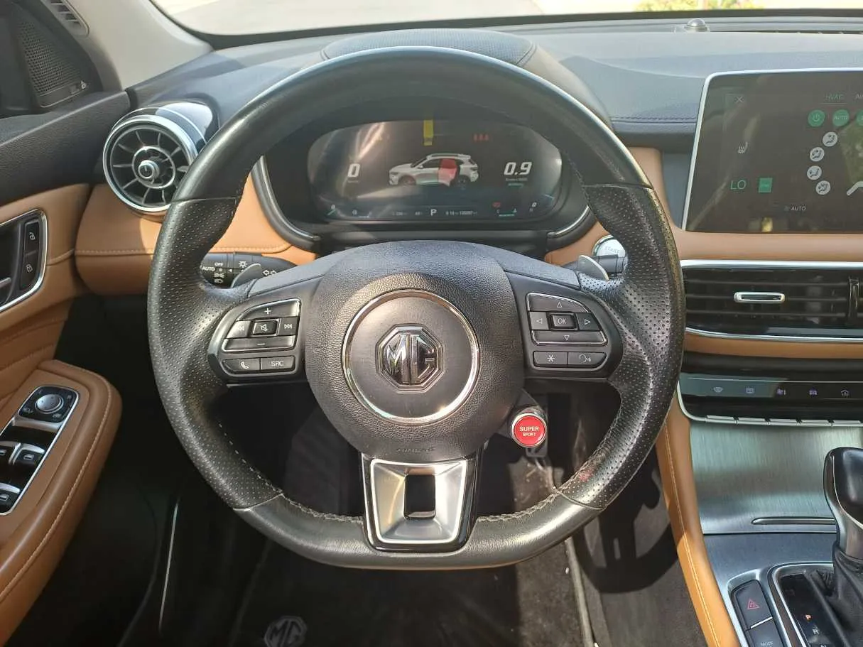 Car image 14