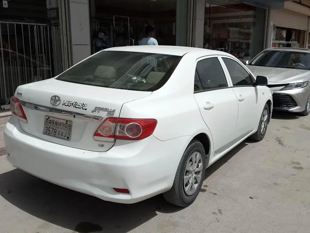 Car image 12
