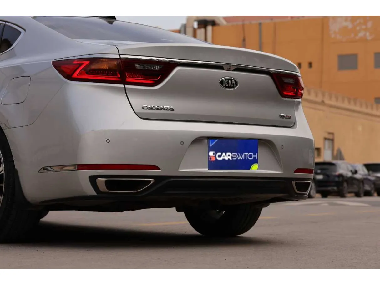 Car image 18