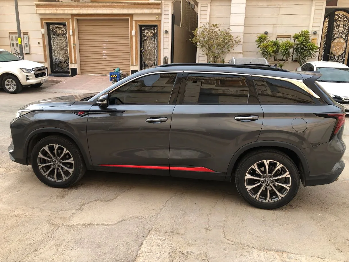 Car image 8