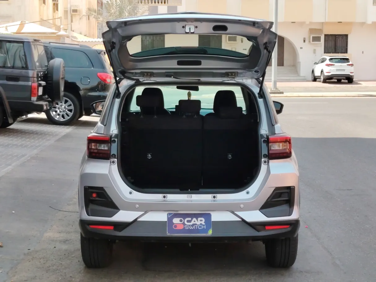 Car image 24