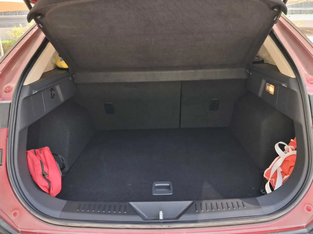Car image 19