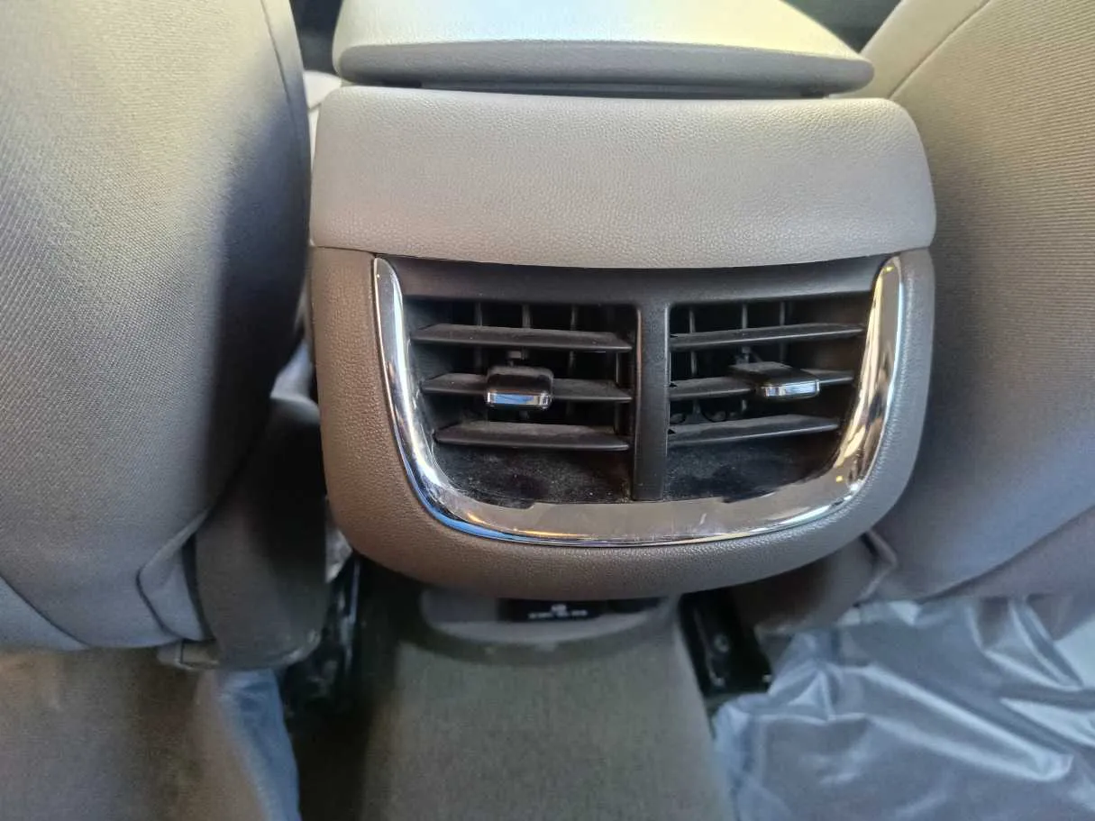 Car image 27