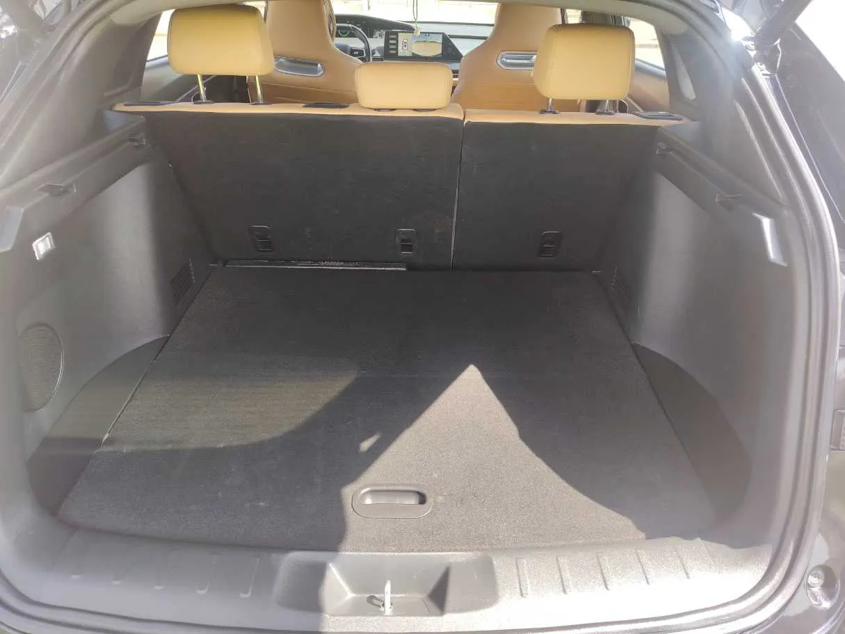 Car image 26