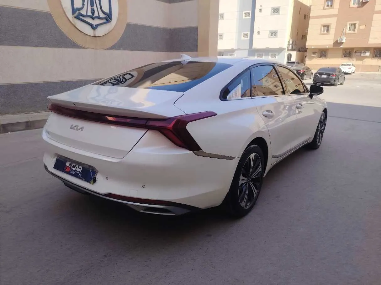 Car image 5