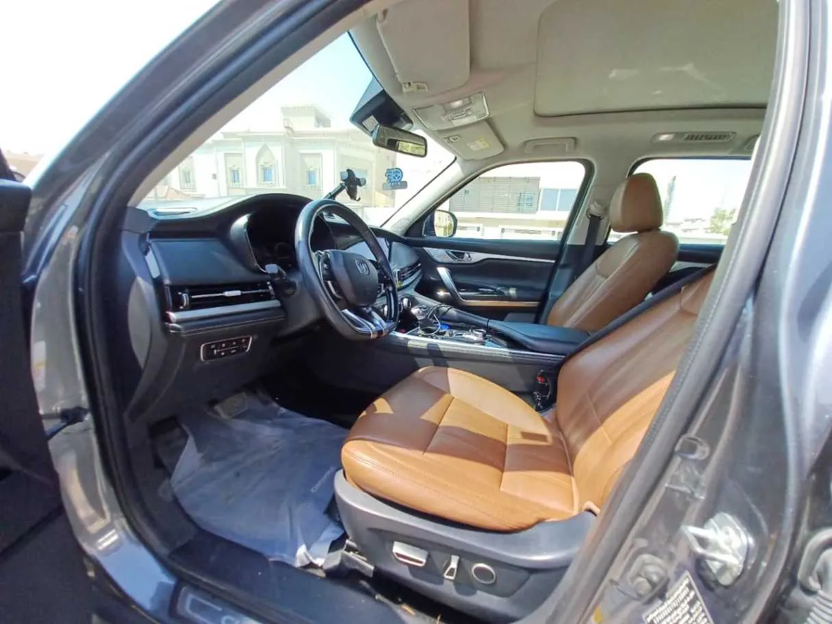 Car image 10