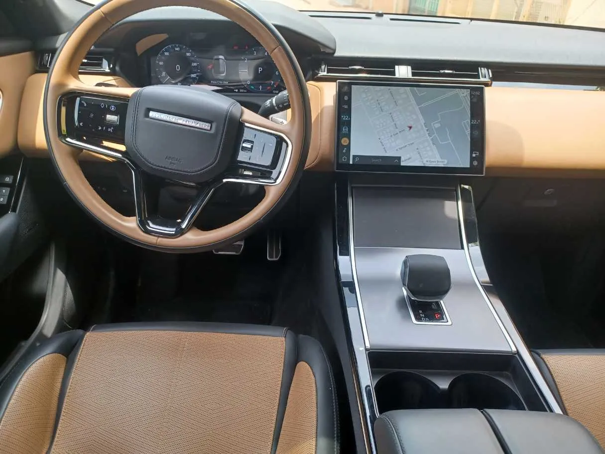 Car image 16