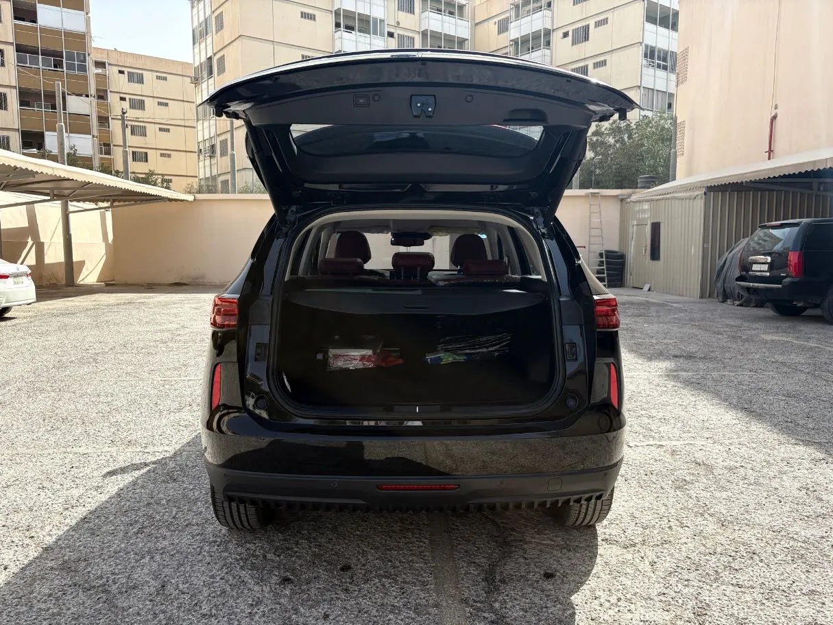 Car image 25