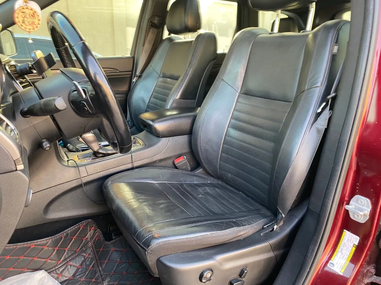Car image 11