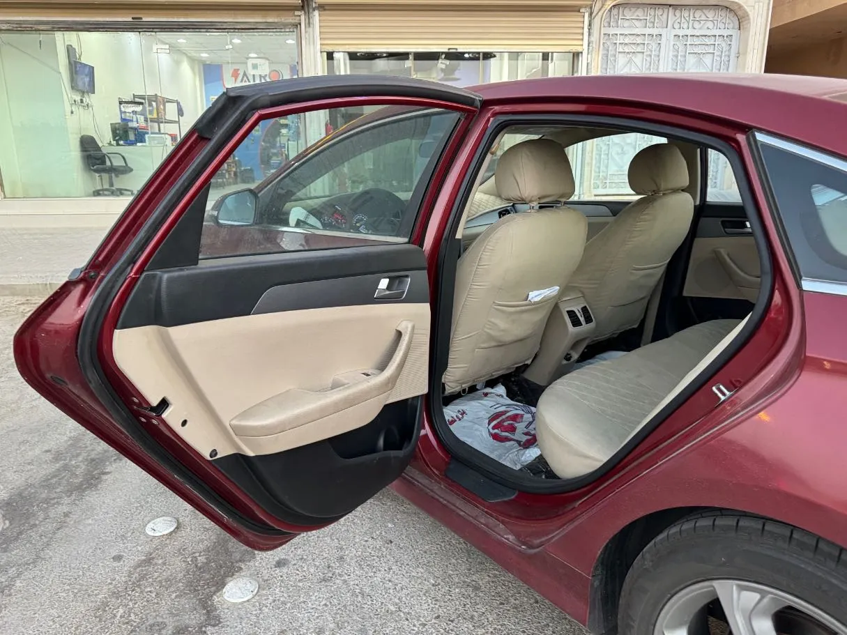 Car image 10