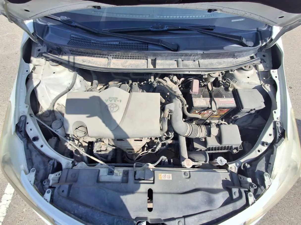 Car image 19