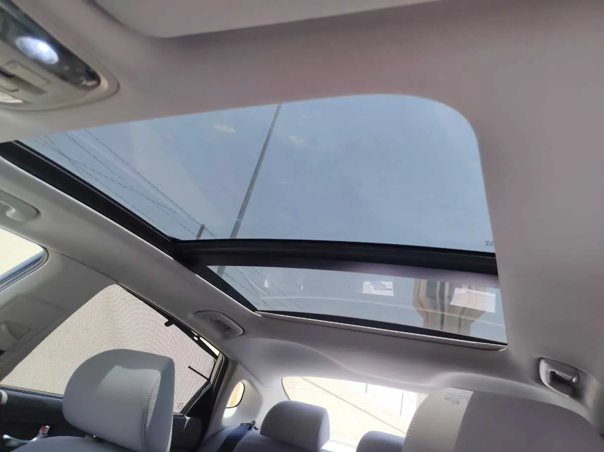 Car image 17