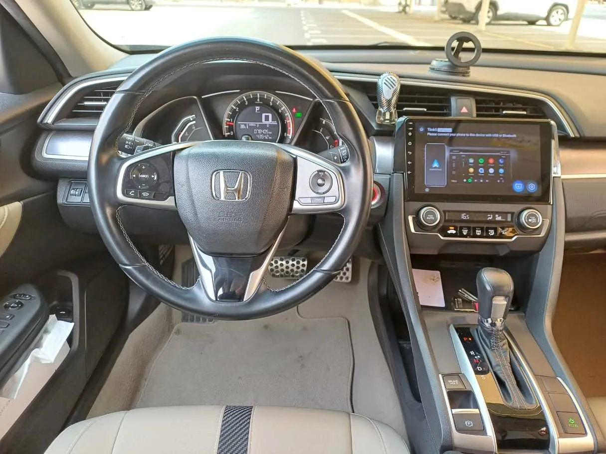 Car image 16