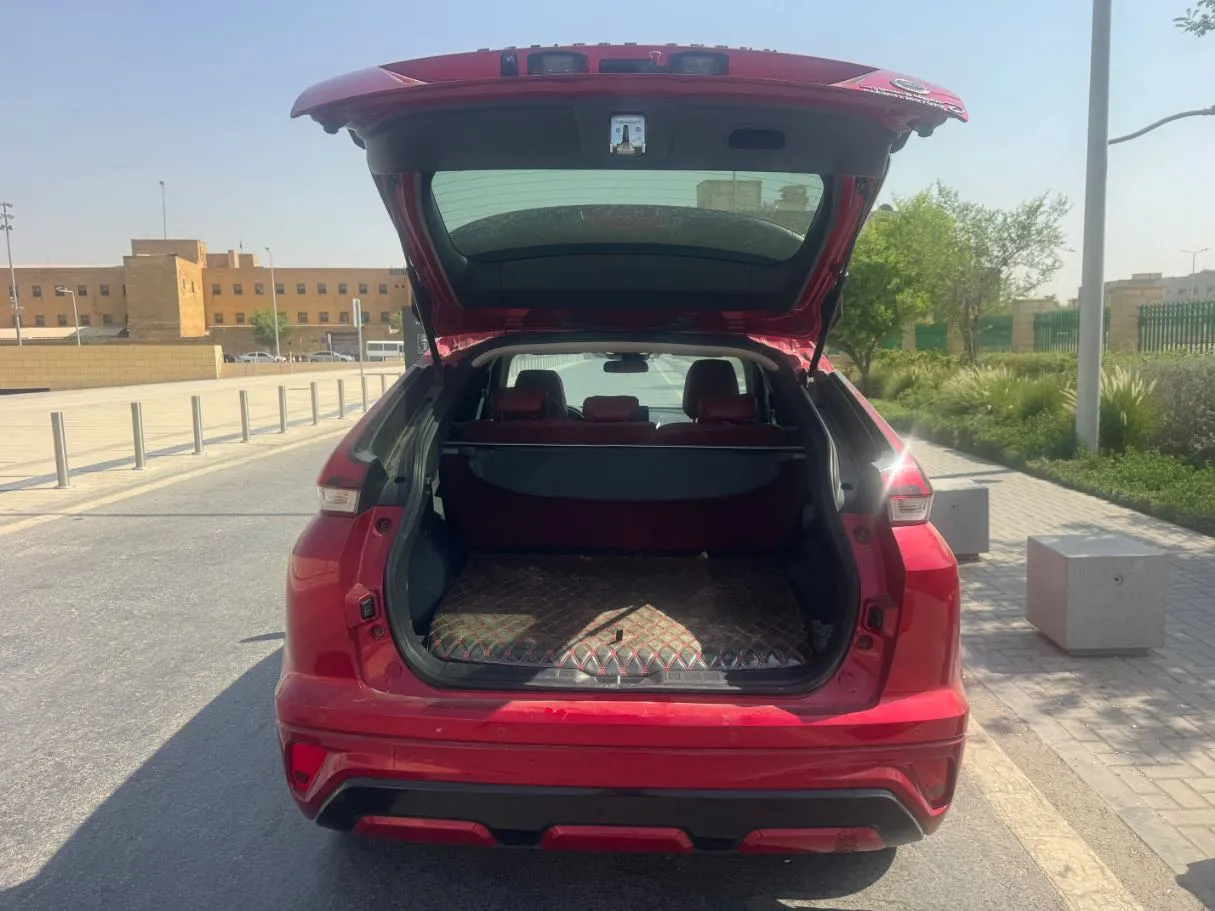 Car image 19
