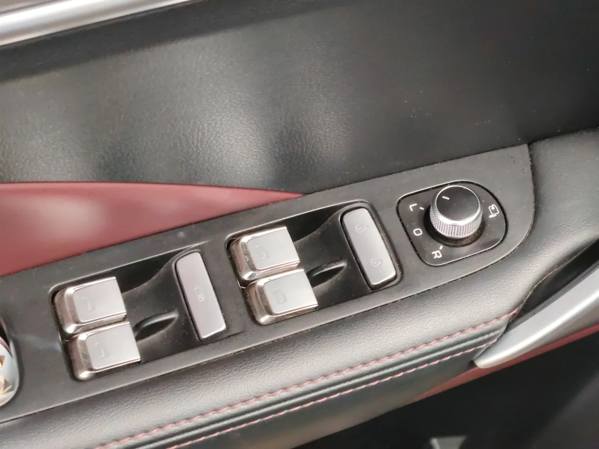 Car image 31