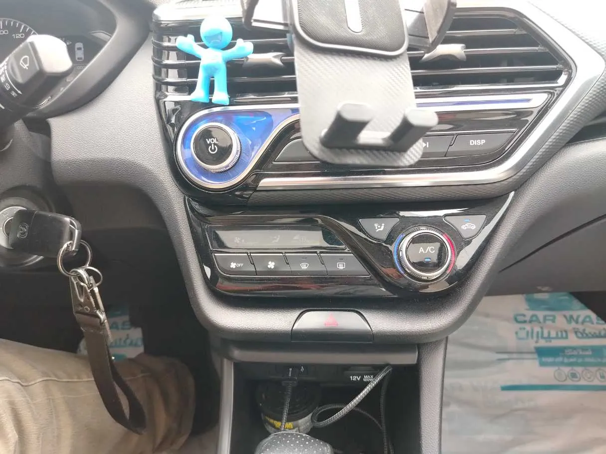 Car image 24