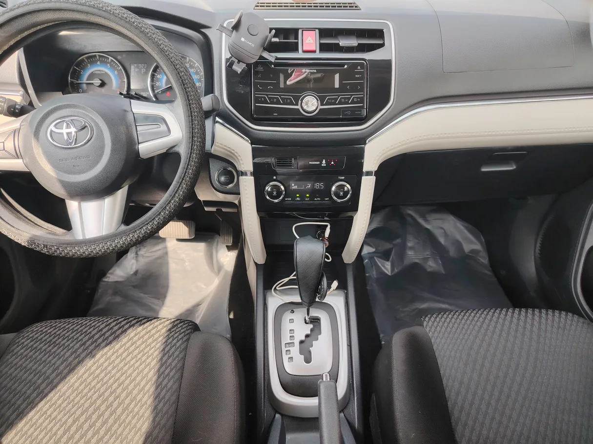Car image 18