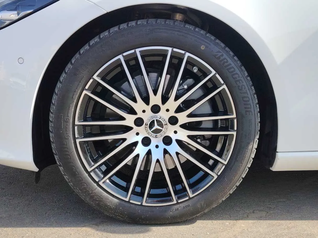 Car image 10