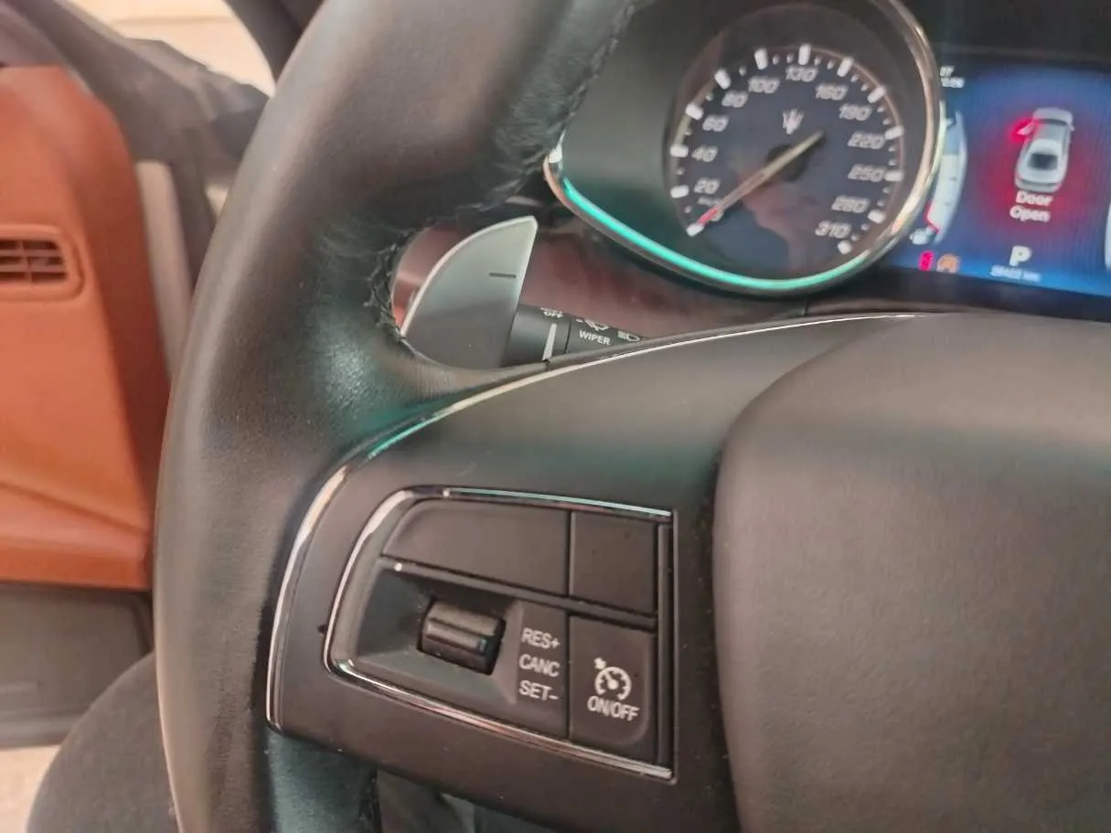 Car image 40