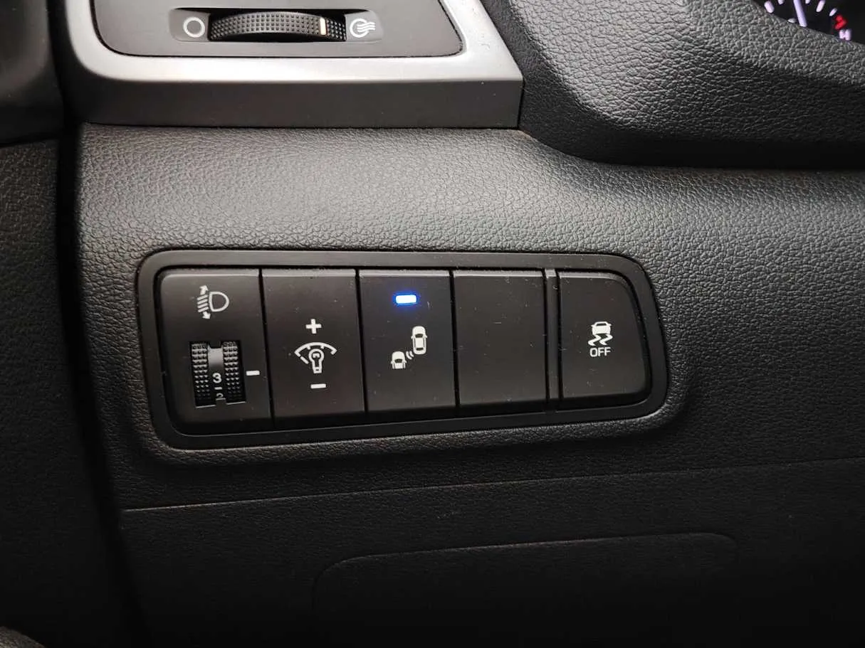 Car image 27