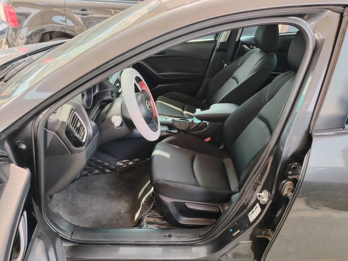 Car image 12