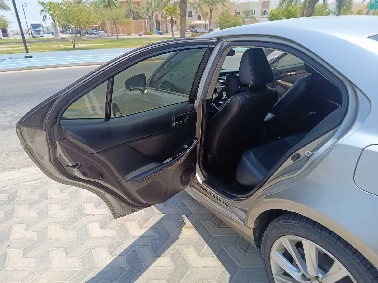 Car image 14