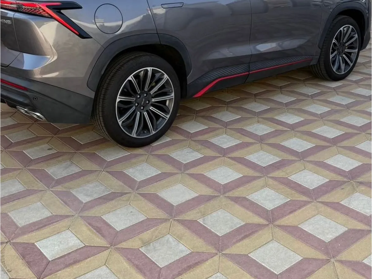 Car image 3