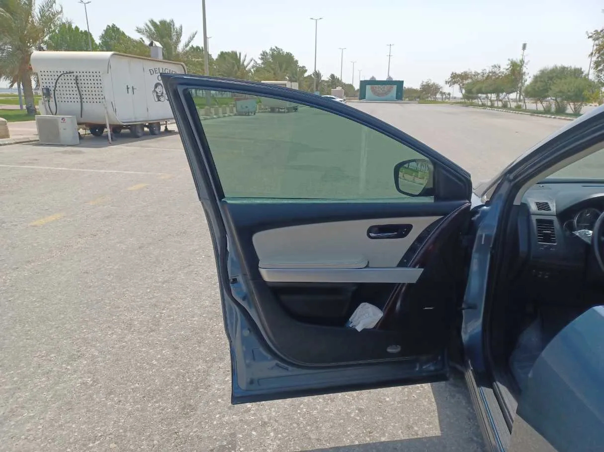 Car image 10
