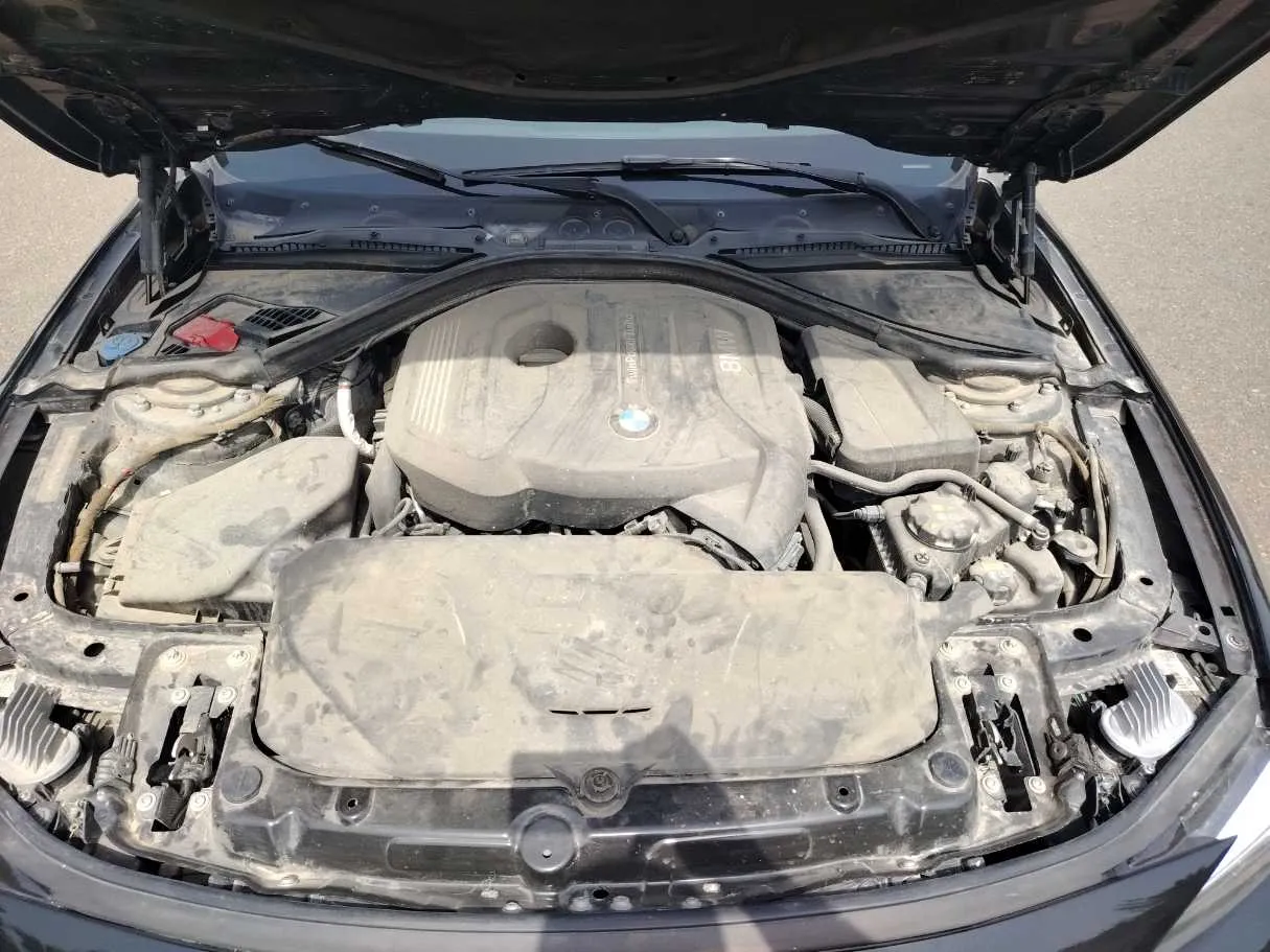 Car image 32