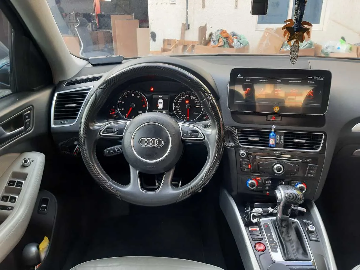 Car image 12
