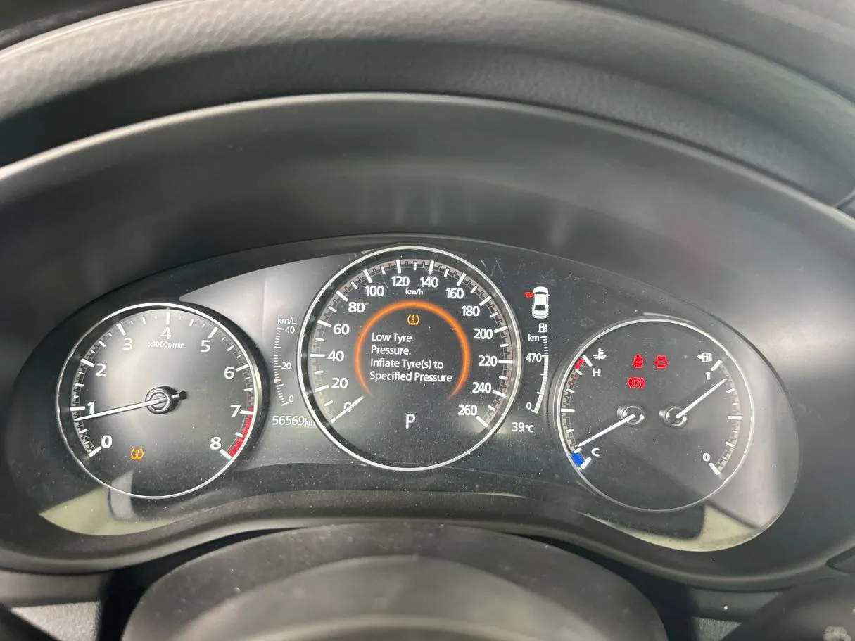 Car image 9