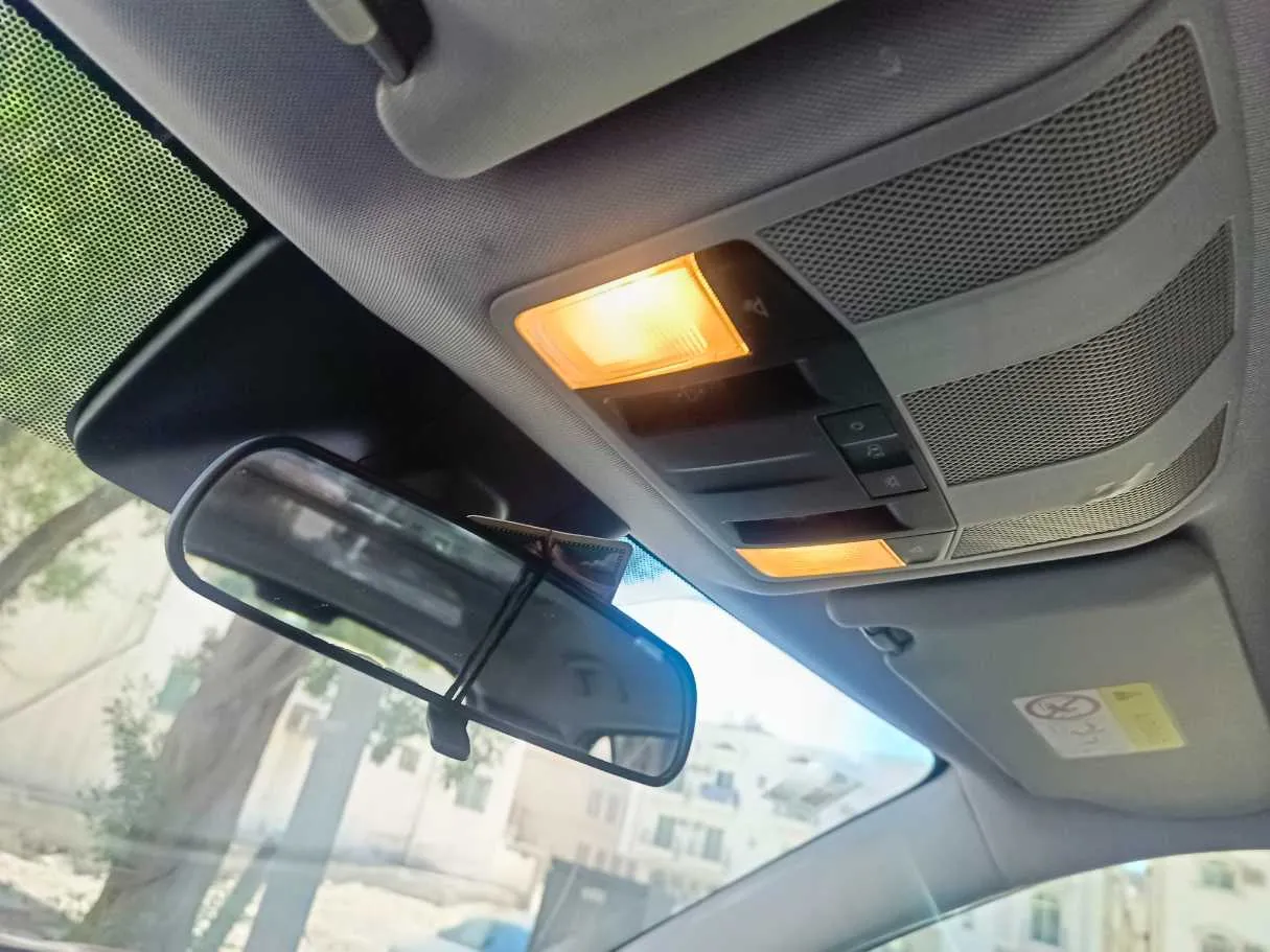 Car image 26