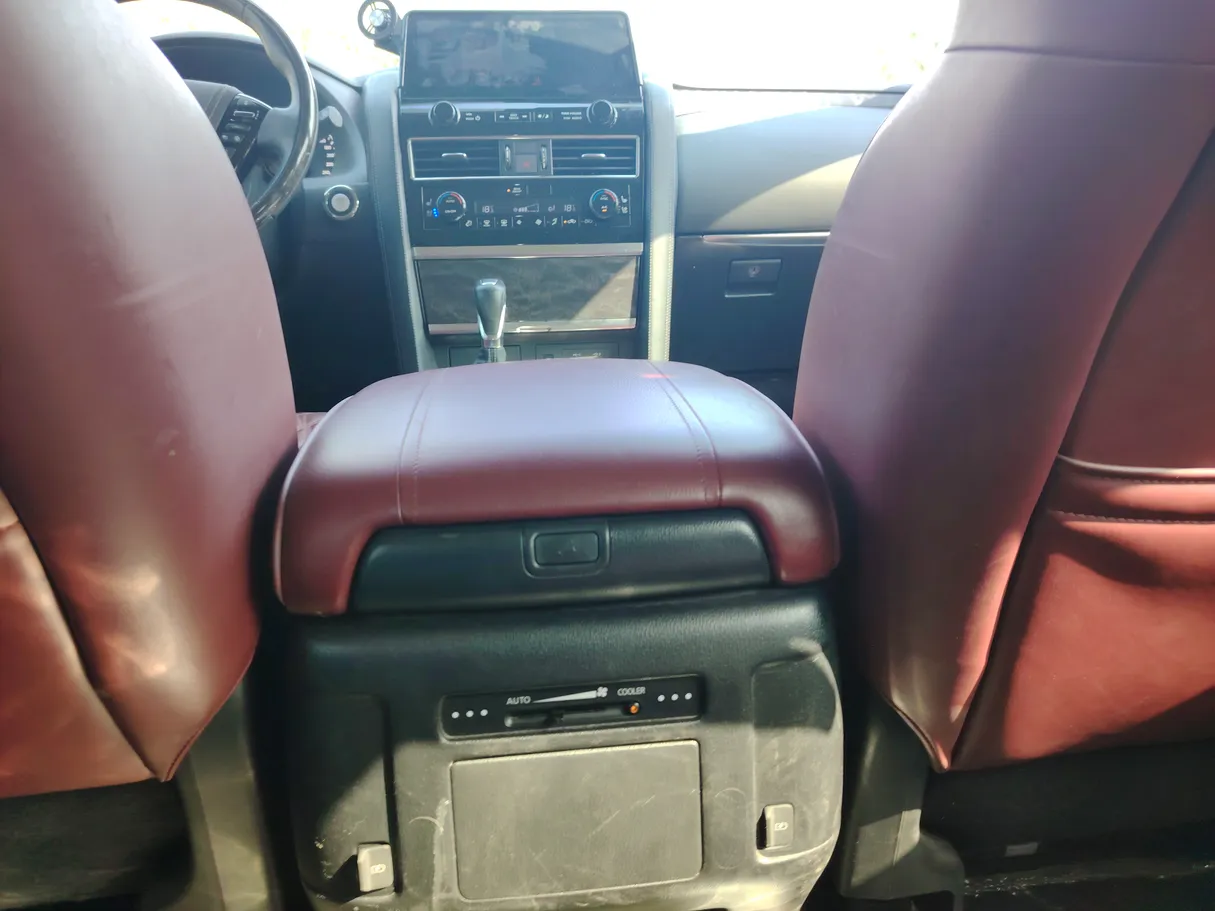 Car image 26