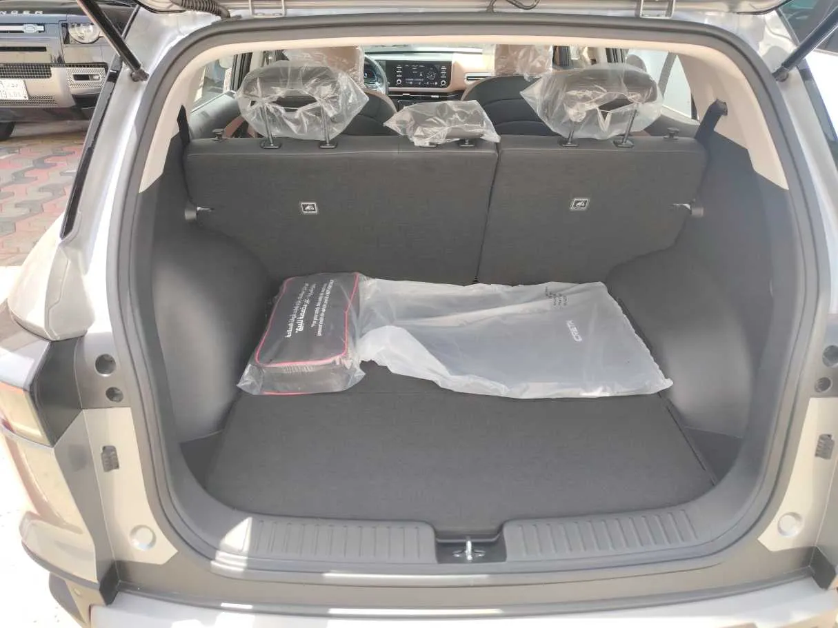 Car image 30