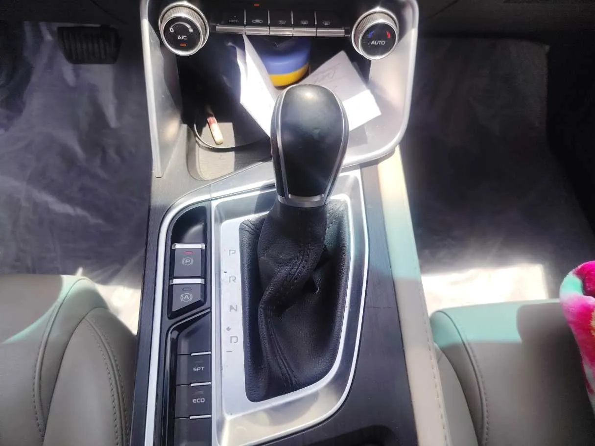 Car image 17