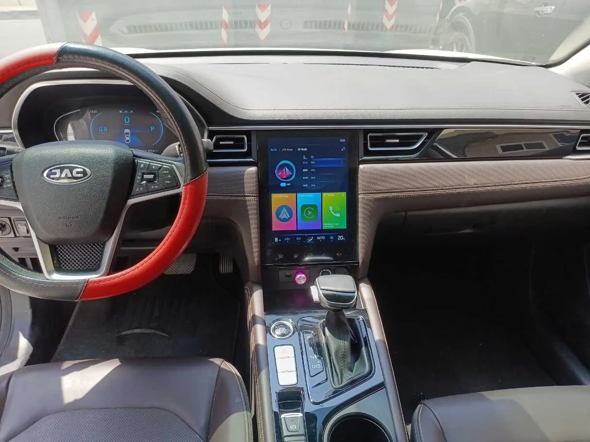 Car image 15