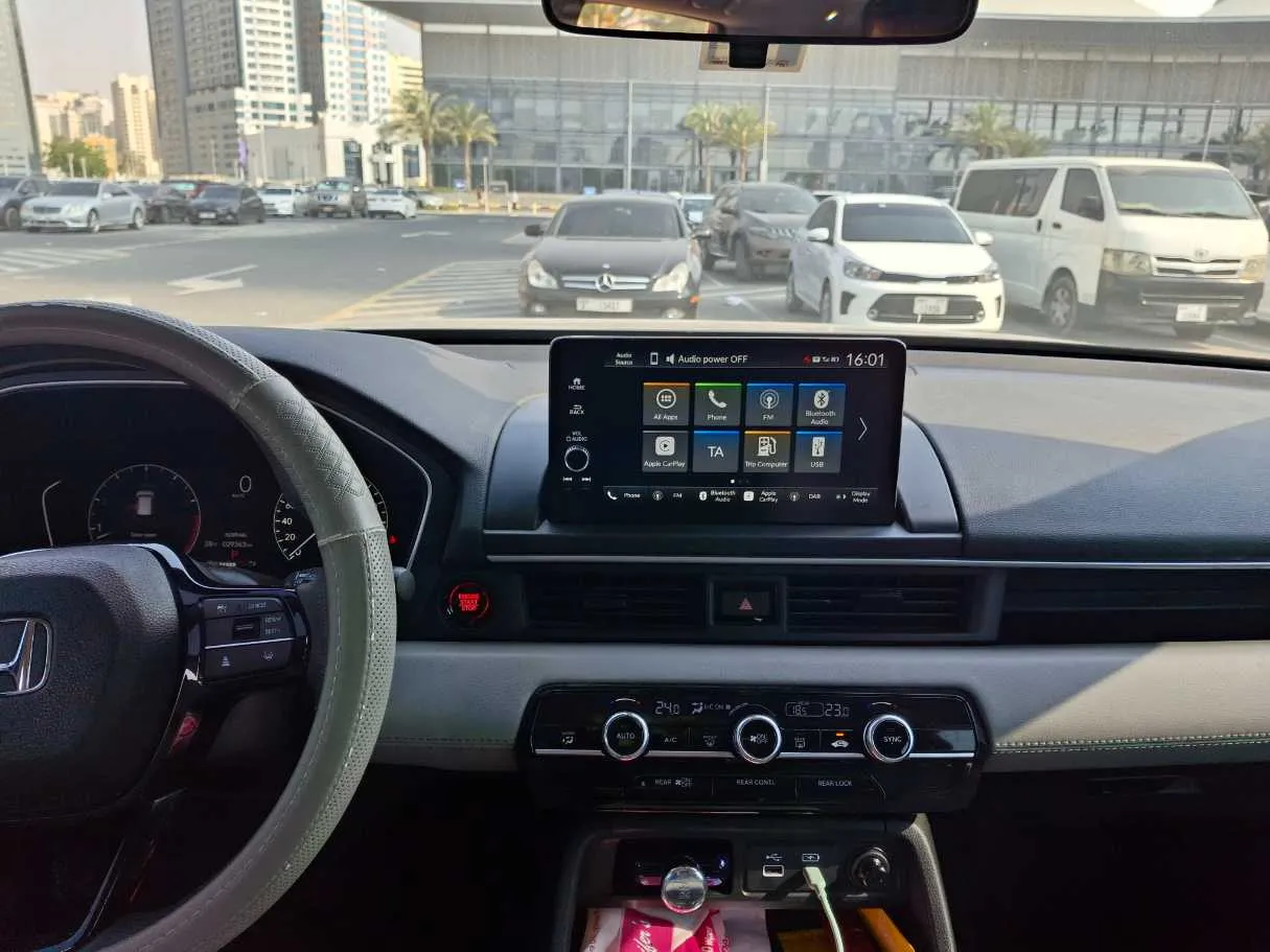 Car image 15