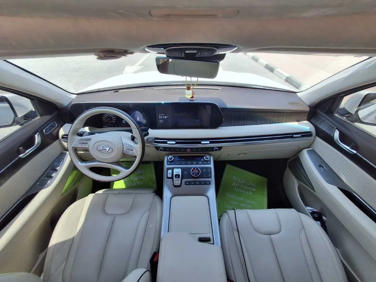 Car image 14