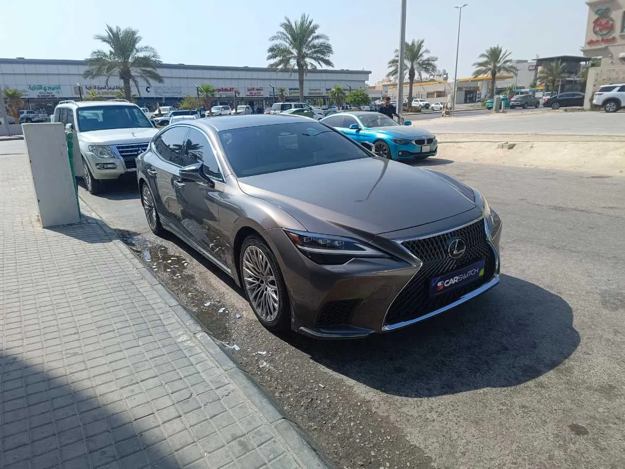 Car image 3