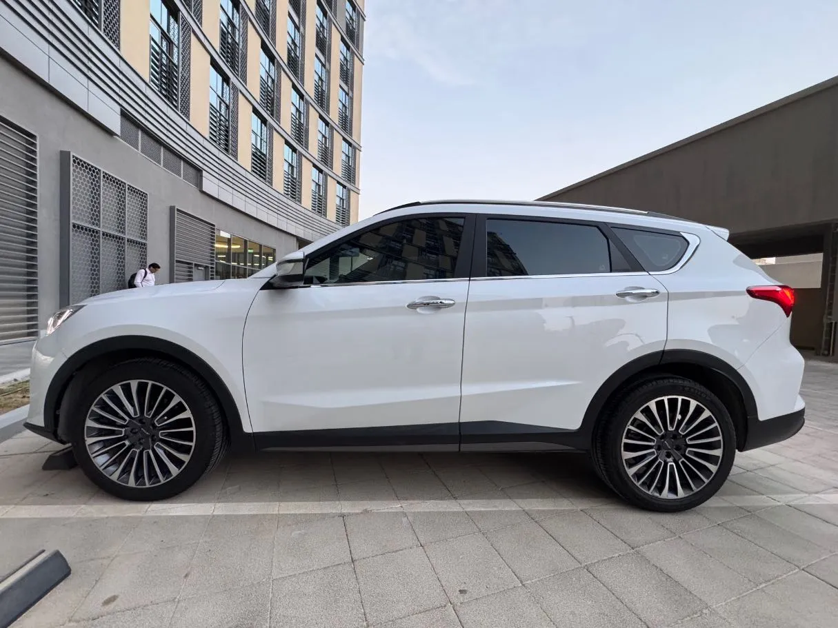 Car image 8