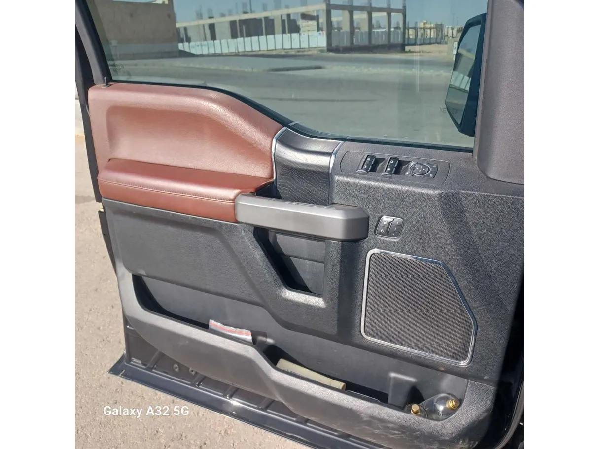 Car image 32